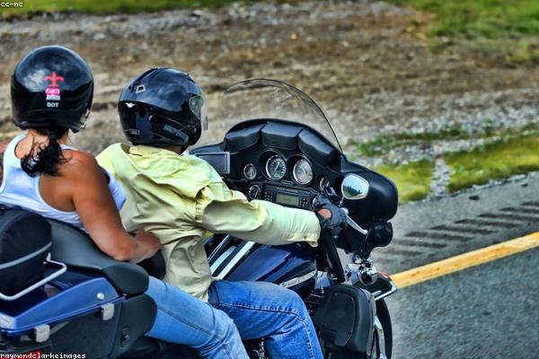Motocykle turystyczne — co wybrać na długie trasy