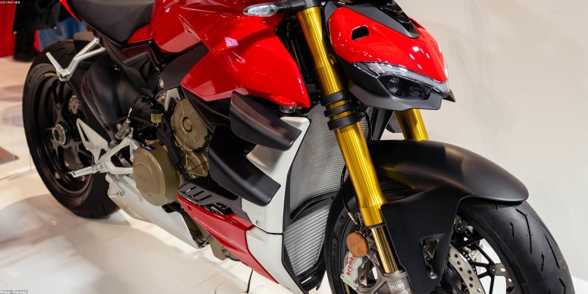 Kursant na pierwszym motocyklu szkoleniowym